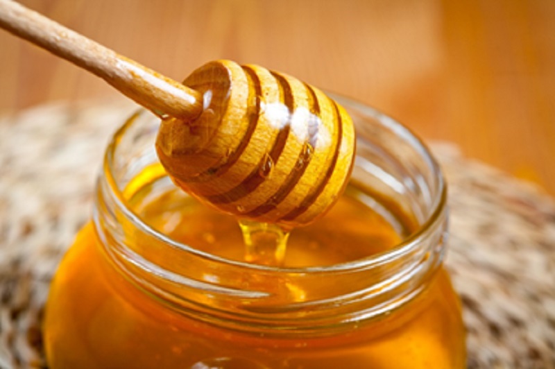 cách làm sạch mụn cám ở mũi bằng mật ong